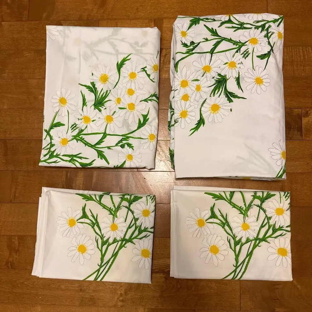1970s Vera Neumann Daisy Sheet Set Full Size Burlington No-Iron Percale